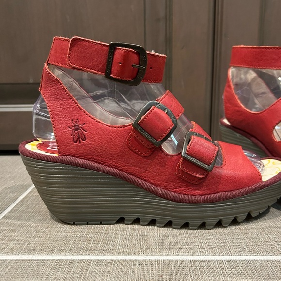 Fly London Yorn Wedge in Red, Size 37 - Picture 3 of 8